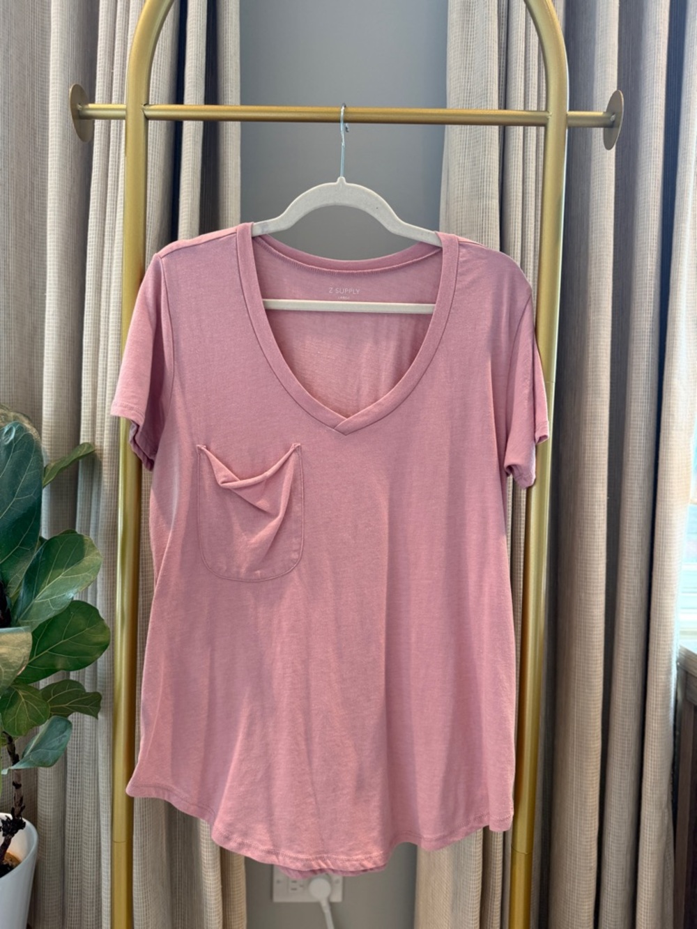 LIKE NEW Z Supply Rose V-Neck Pocket Short Sleeve Tee